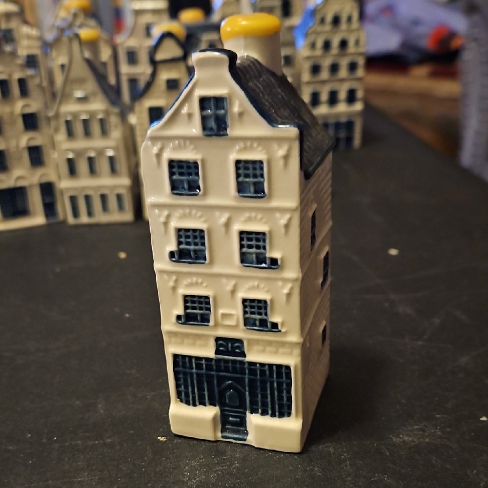 KLM Delft Ceramic Dutch Canal House Figurine Collectable # 28